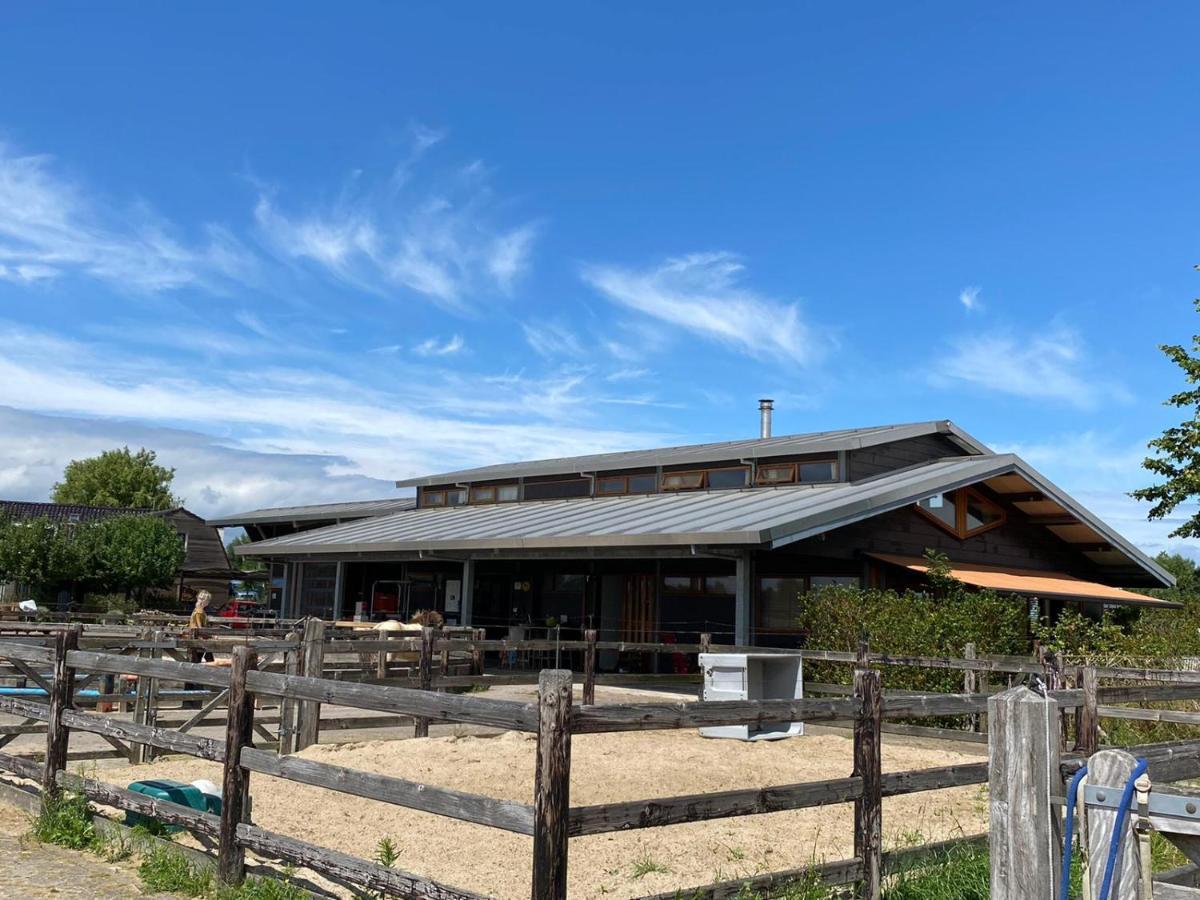 Hestar Husid, Het Luxe Paardenhuis Weesp Exterior foto